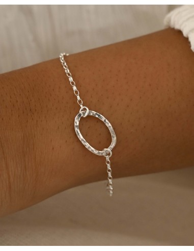 Bracelet ovale en argent martelé recyclé le concept de la Pate a emporter 